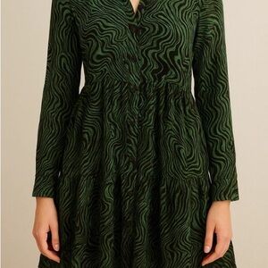Elegant Green Patterned Dress